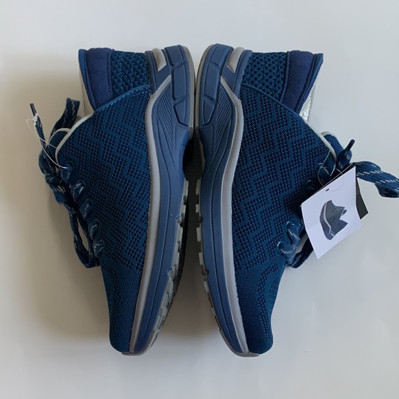 Zeba Step in sneakers, no bending over to put these on. Sapphire Blue size 8 NWT - Picture 3 of 13